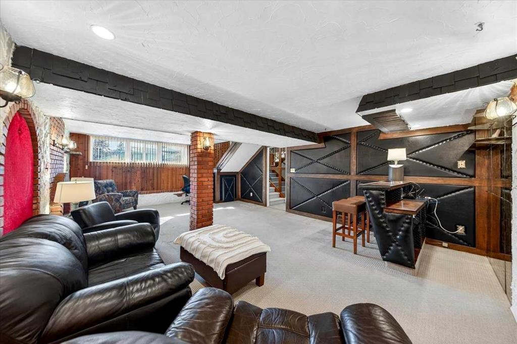 332 Whitney Crescent Se, Calgary, AB - Indoor