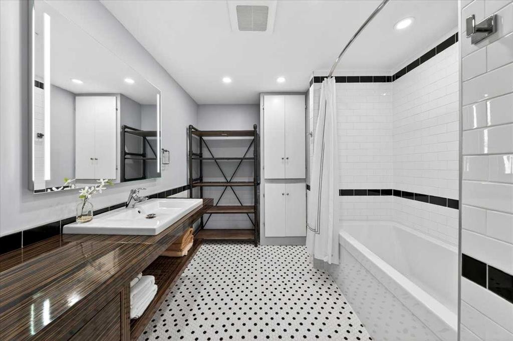 332 Whitney Crescent Se, Calgary, AB - Indoor Photo Showing Bathroom