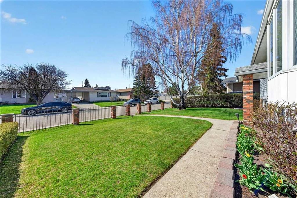 332 Whitney Crescent Se, Calgary, AB - Outdoor