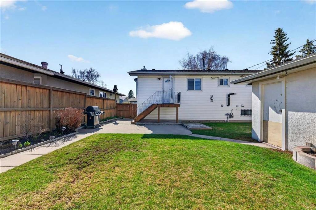 332 Whitney Crescent Se, Calgary, AB - Outdoor With Exterior