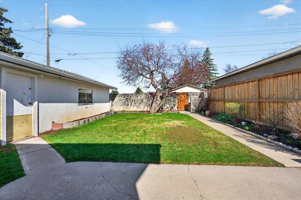 332 Whitney Crescent Se, Calgary, AB - Outdoor