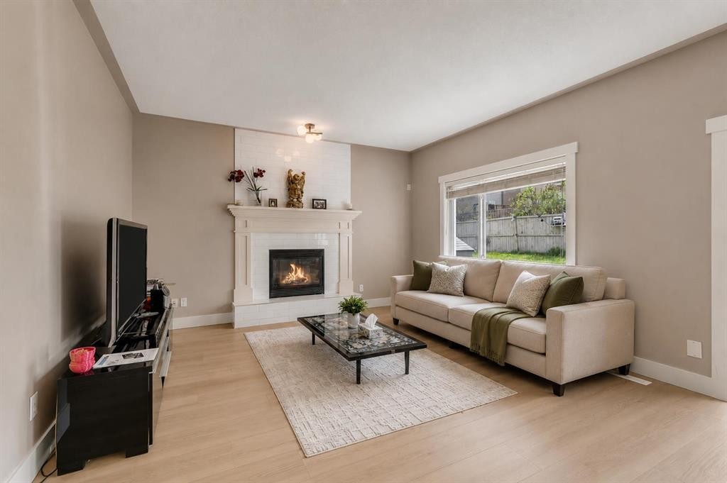 57 Sherwood Terrace Nw, Calgary, AB - Indoor Photo Showing Living Room With Fireplace