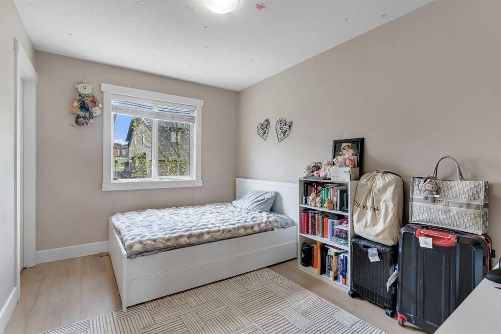 57 Sherwood Terrace Nw, Calgary, AB - Indoor Photo Showing Bedroom