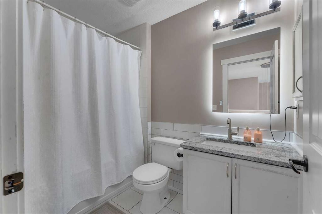 57 Sherwood Terrace Nw, Calgary, AB - Indoor Photo Showing Bathroom