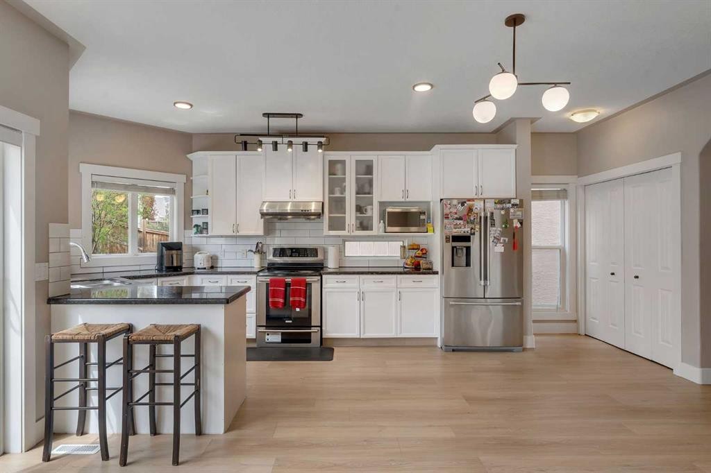 57 Sherwood Terrace Nw, Calgary, AB - Indoor Photo Showing Kitchen With Stainless Steel Kitchen With Upgraded Kitchen