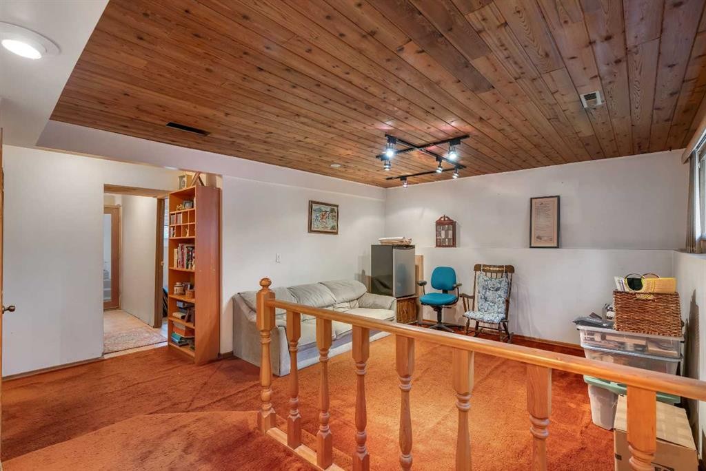 4623 31 Avenue Ne, Calgary, AB - Indoor