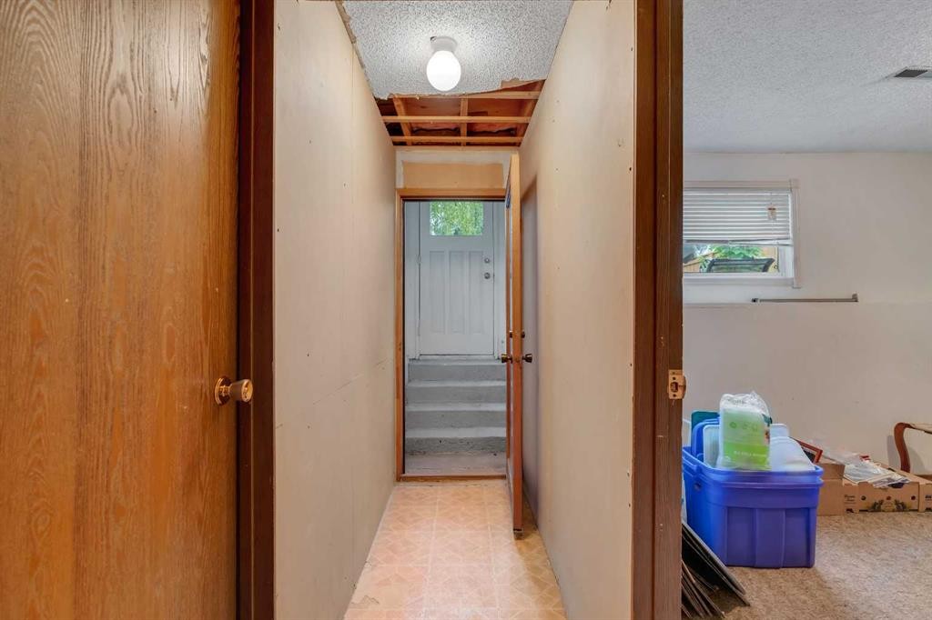 4623 31 Avenue Ne, Calgary, AB - Indoor Photo Showing Other Room
