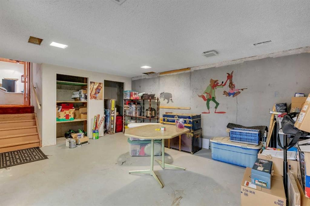 4623 31 Avenue Ne, Calgary, AB - Indoor Photo Showing Other Room