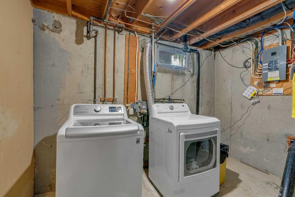 4623 31 Avenue Ne, Calgary, AB - Indoor Photo Showing Laundry Room