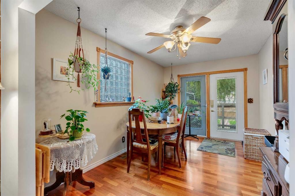 4623 31 Avenue Ne, Calgary, AB - Indoor Photo Showing Dining Room