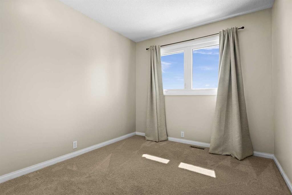 7715 67 Avenue Nw, Calgary, AB - Indoor Photo Showing Other Room