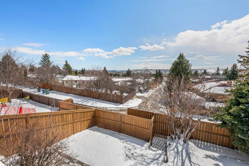 7715 67 Avenue Nw, Calgary, AB - Outdoor