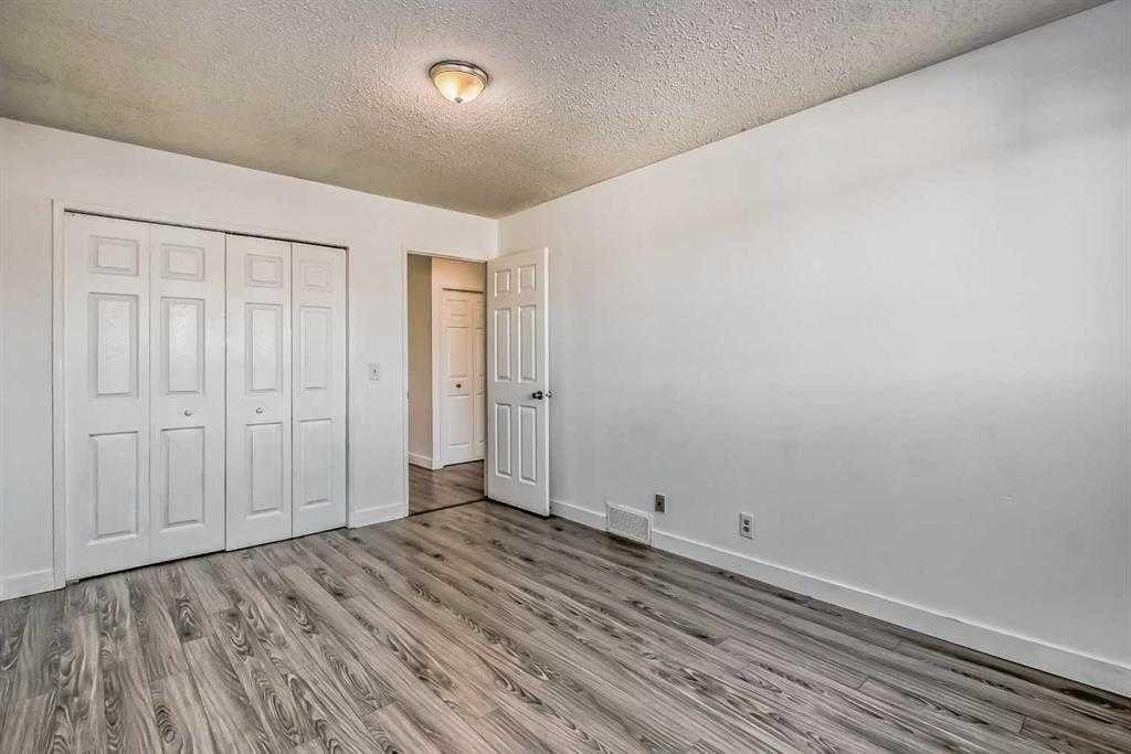 39 Bermuda Drive, Calgary, AB