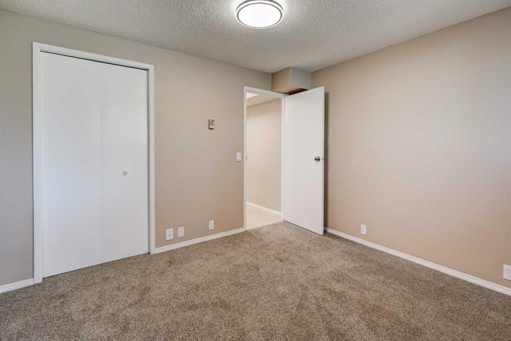 27 Dovely Way Se, Calgary, AB - Indoor Photo Showing Other Room