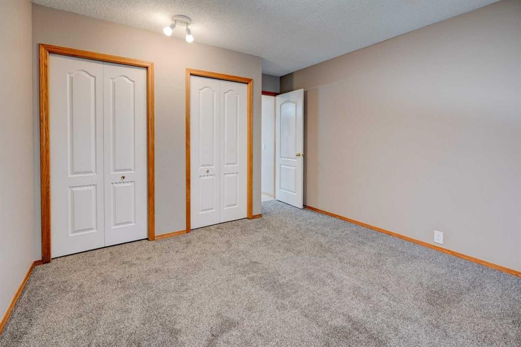 27 Dovely Way Se, Calgary, AB - Indoor Photo Showing Other Room