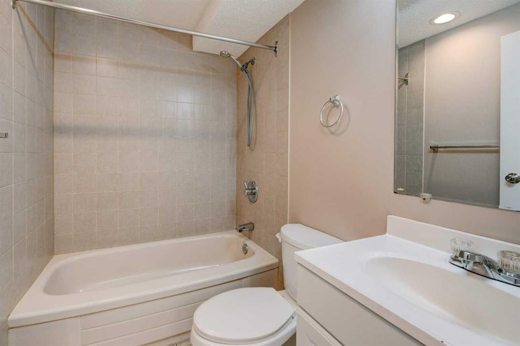 27 Dovely Way Se, Calgary, AB - Indoor Photo Showing Bathroom