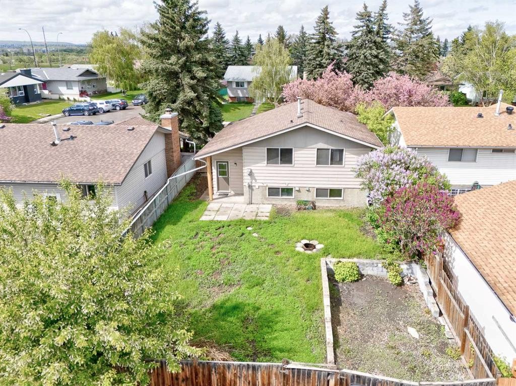27 Dovely Way Se, Calgary, AB - Outdoor