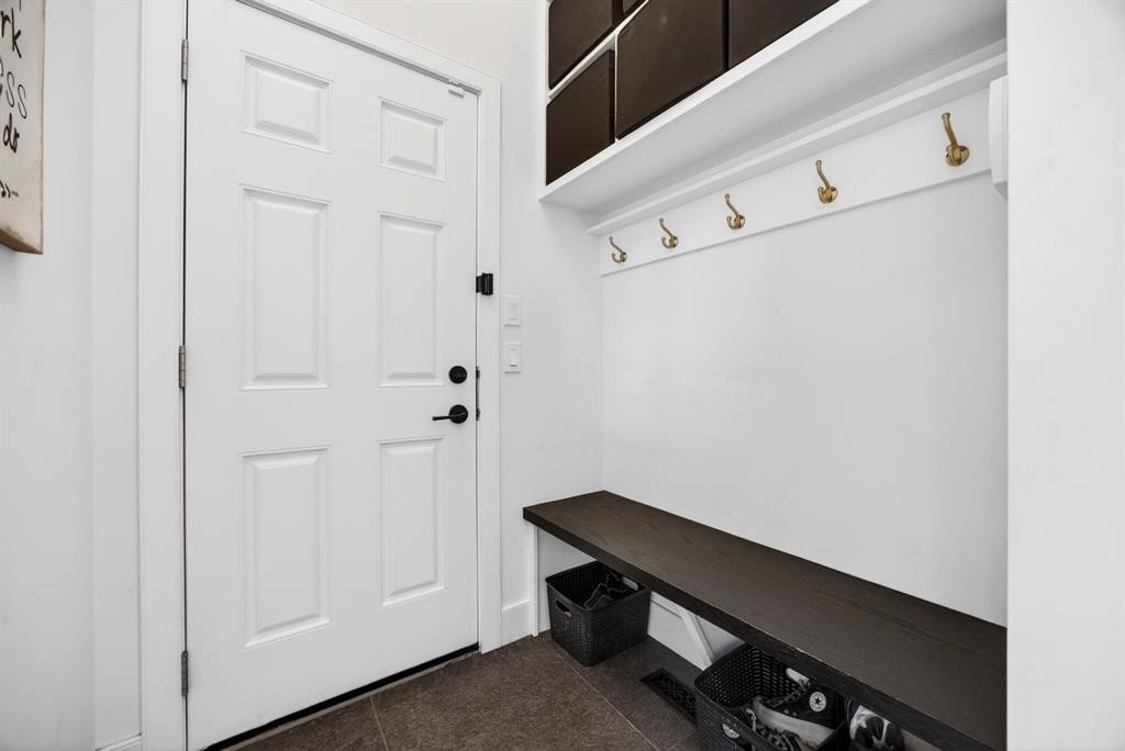 2038 48 Avenue Sw, Calgary, AB - Indoor Photo Showing Other Room