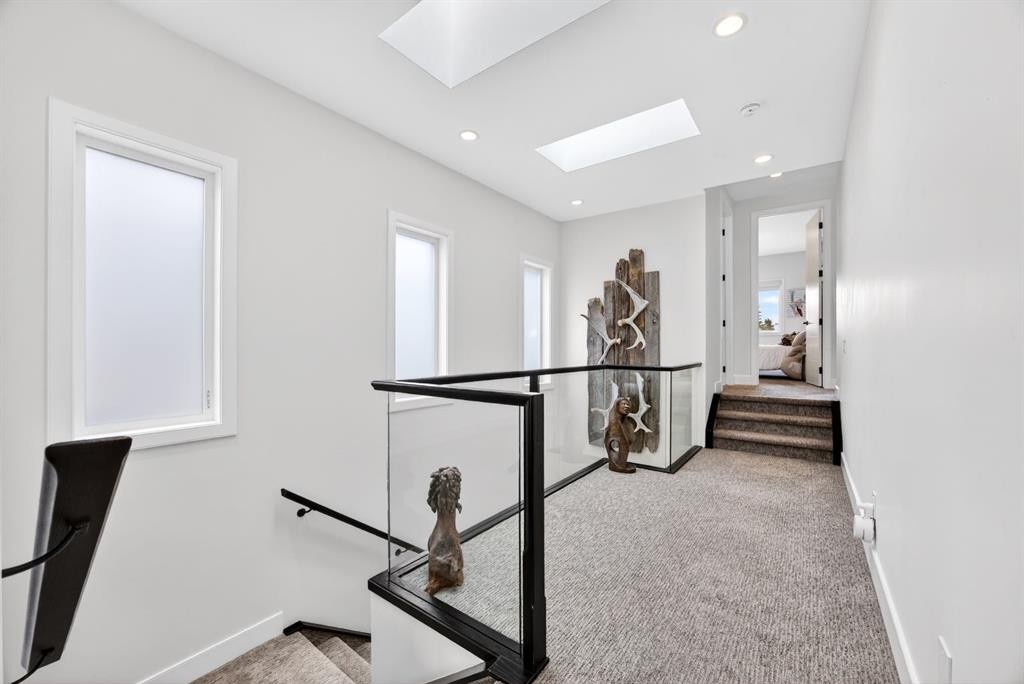 2038 48 Avenue Sw, Calgary, AB - Indoor Photo Showing Other Room
