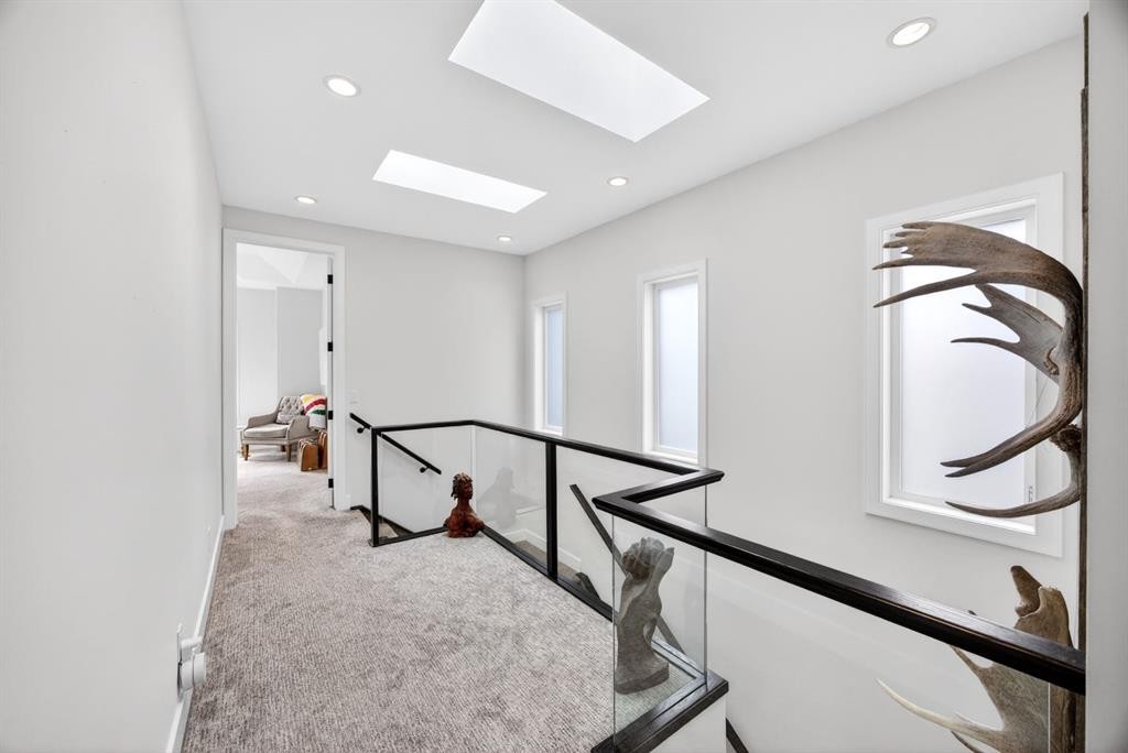 2038 48 Avenue Sw, Calgary, AB - Indoor Photo Showing Other Room