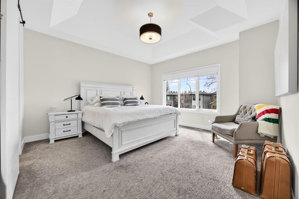 2038 48 Avenue Sw, Calgary, AB - Indoor Photo Showing Bedroom