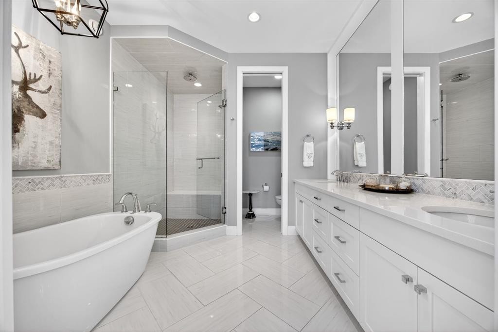 2038 48 Avenue Sw, Calgary, AB - Indoor Photo Showing Bathroom