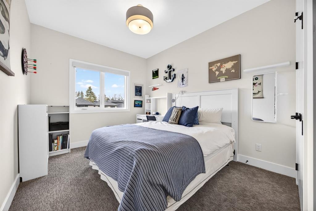 2038 48 Avenue Sw, Calgary, AB - Indoor Photo Showing Bedroom