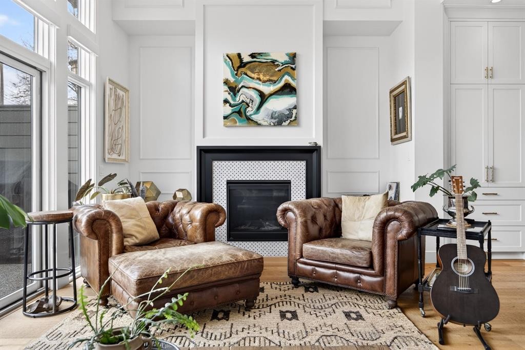2038 48 Avenue Sw, Calgary, AB - Indoor With Fireplace