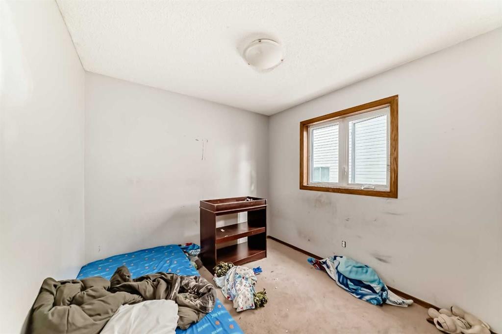 176 Woodside Road Nw, Airdrie, AB - Indoor Photo Showing Bedroom