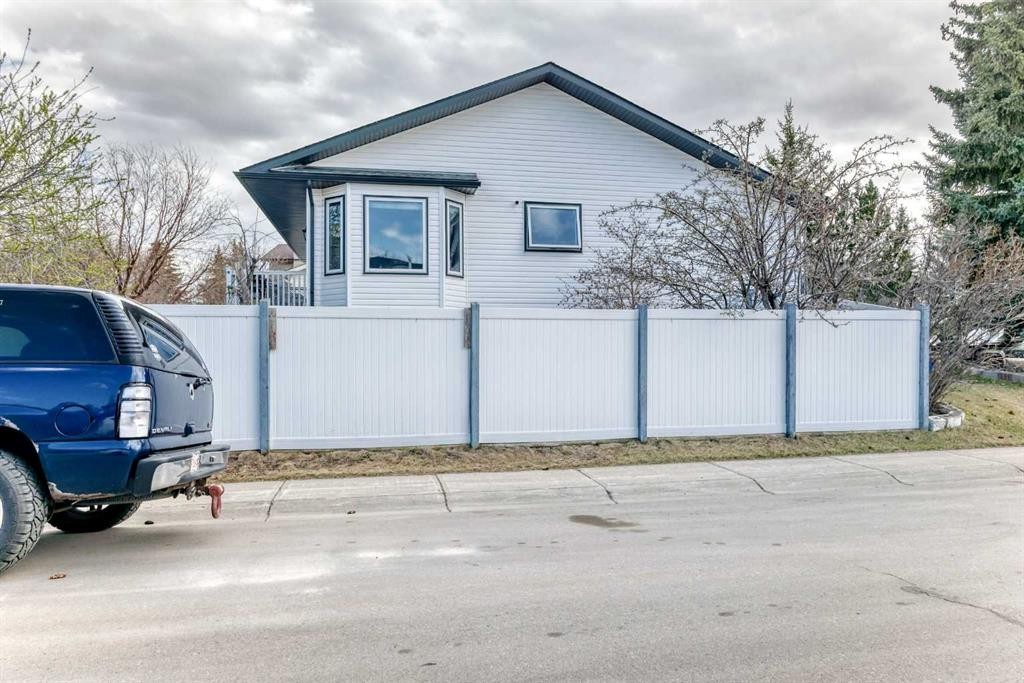 176 Woodside Road Nw, Airdrie, AB - Outdoor