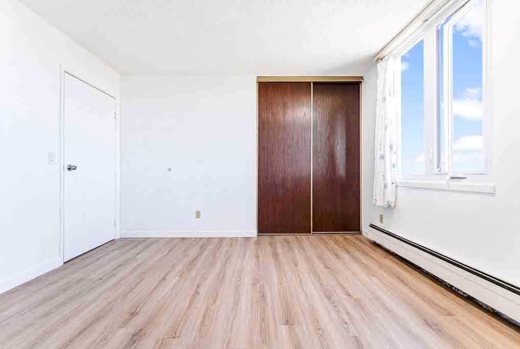 802-4944 Dalton Drive Nw, Calgary, AB - Indoor Photo Showing Other Room