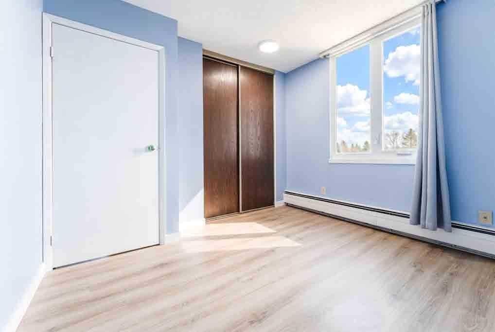 802-4944 Dalton Drive Nw, Calgary, AB - Indoor Photo Showing Other Room
