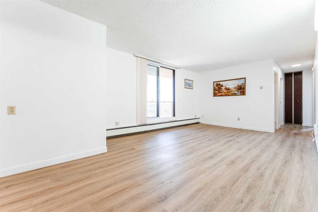 802-4944 Dalton Drive Nw, Calgary, AB - Indoor Photo Showing Other Room