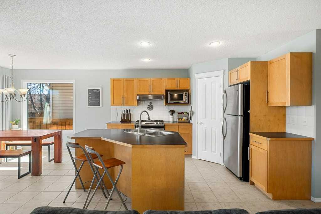 90 Elgin Drive Se, Calgary, AB - Indoor Photo Showing Kitchen With Double Sink