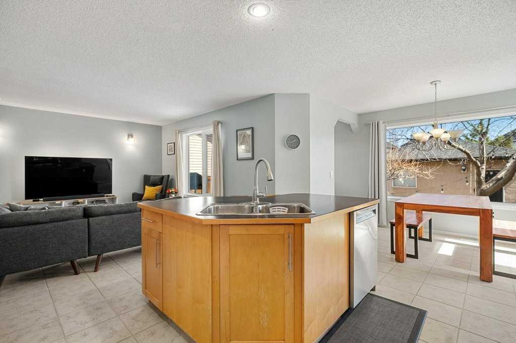 90 Elgin Drive Se, Calgary, AB - Indoor Photo Showing Other Room