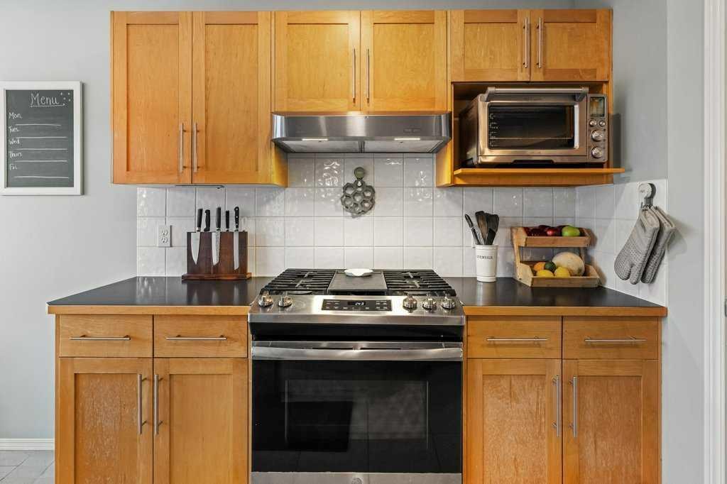 90 Elgin Drive Se, Calgary, AB - Indoor Photo Showing Kitchen