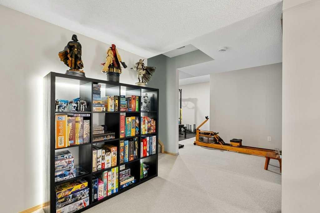 90 Elgin Drive Se, Calgary, AB - Indoor Photo Showing Other Room