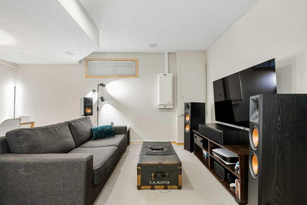 90 Elgin Drive Se, Calgary, AB - Indoor Photo Showing Living Room