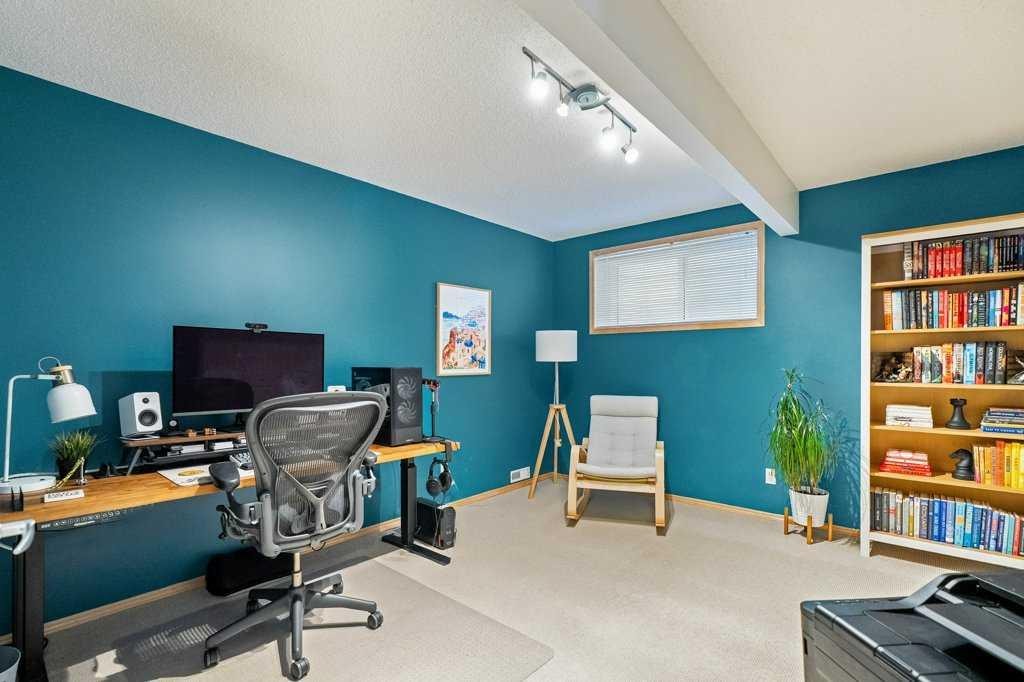 90 Elgin Drive Se, Calgary, AB - Indoor Photo Showing Office