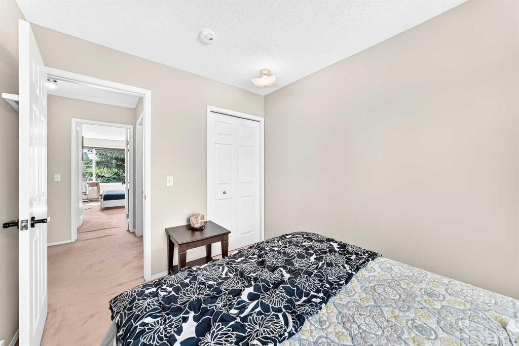 7212 Sierra Morena Boulevard Sw, Calgary, AB - Indoor Photo Showing Bedroom