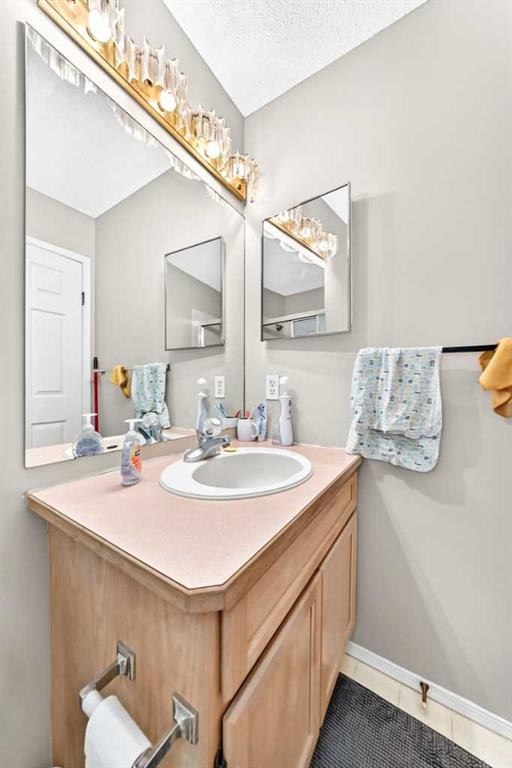 7212 Sierra Morena Boulevard Sw, Calgary, AB - Indoor Photo Showing Bathroom