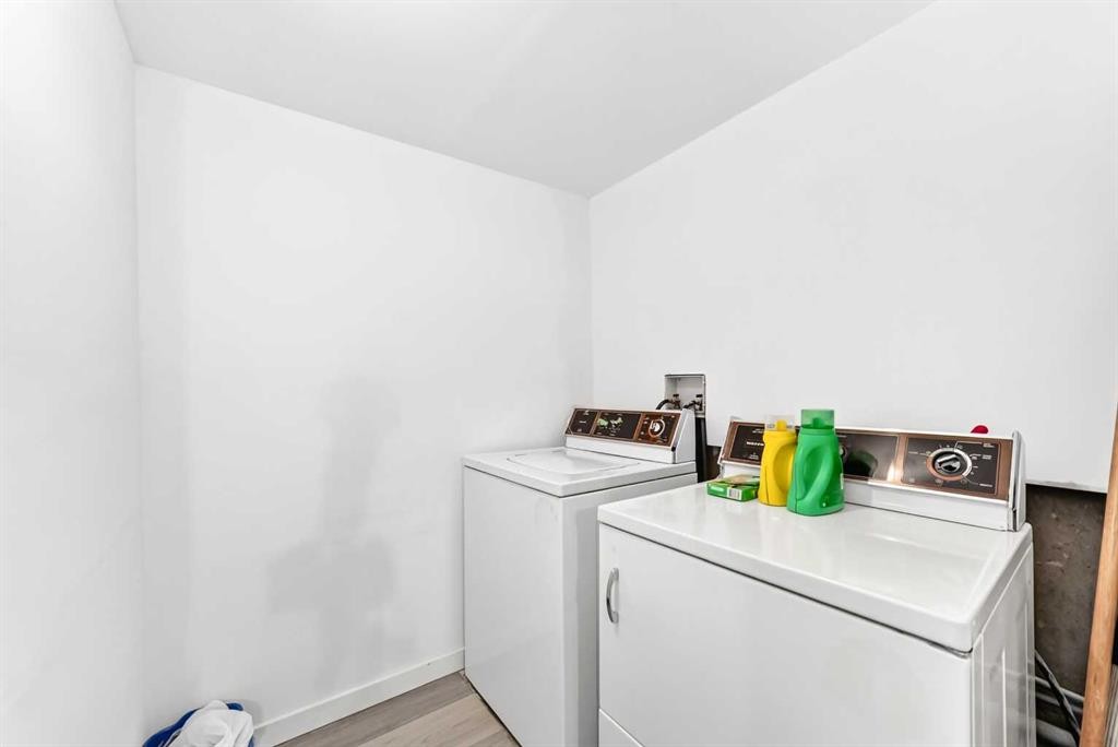 7212 Sierra Morena Boulevard Sw, Calgary, AB - Indoor Photo Showing Laundry Room