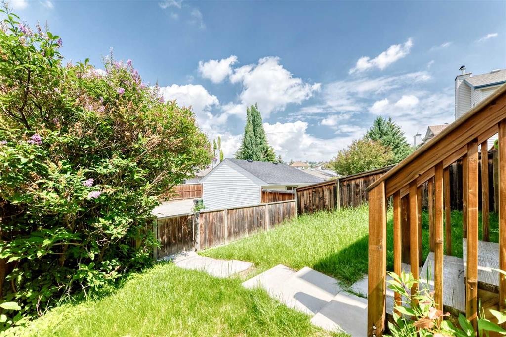 7212 Sierra Morena Boulevard Sw, Calgary, AB - Outdoor
