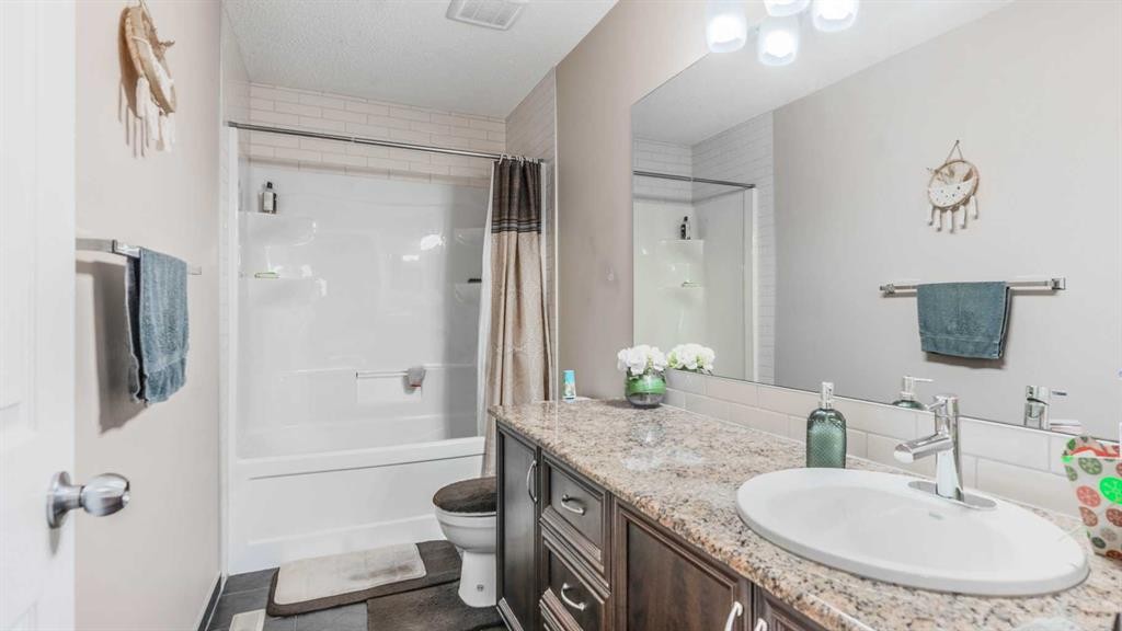 14 Silverado Ridge Link Sw, Calgary, AB - Indoor Photo Showing Bathroom