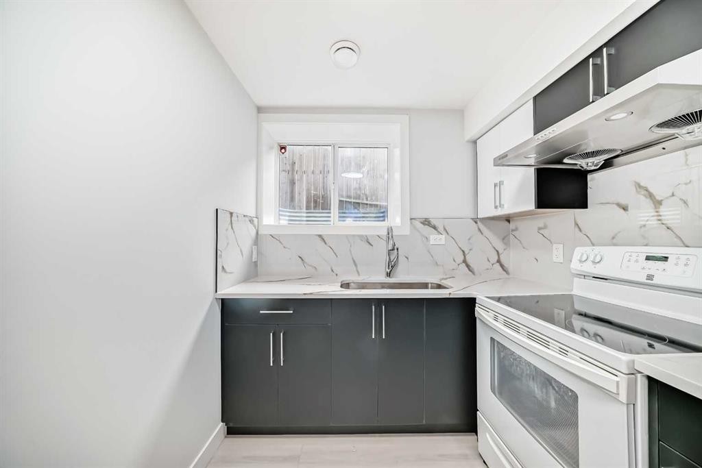231 Saddlebrook Way Ne, Calgary, AB - Indoor Photo Showing Kitchen