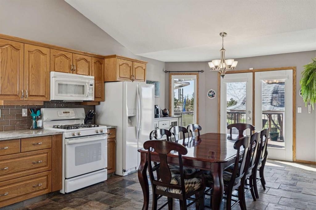 28 Westpoint Drive, Didsbury, AB - Indoor