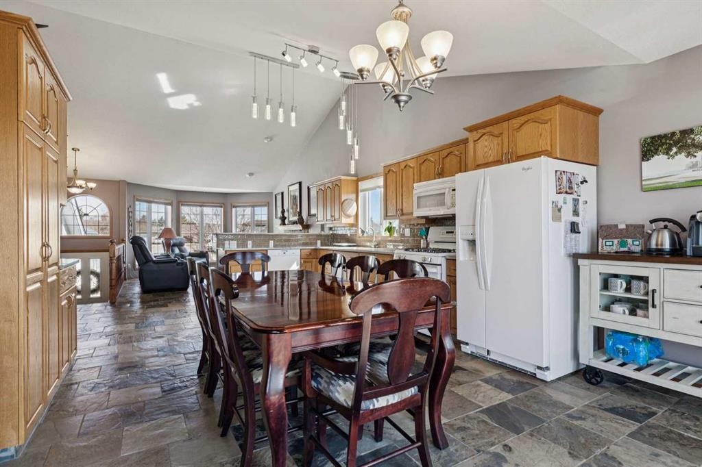 28 Westpoint Drive, Didsbury, AB - Indoor Photo Showing Dining Room