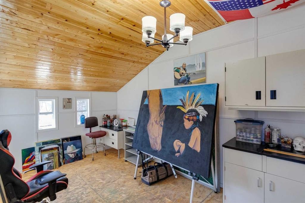 28 Westpoint Drive, Didsbury, AB - Indoor Photo Showing Other Room