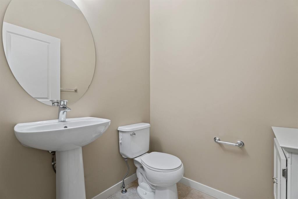 30 Redstone Parade Ne, Calgary, AB - Indoor Photo Showing Bathroom