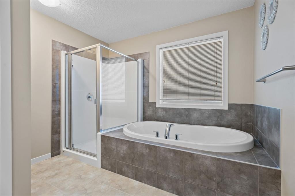 30 Redstone Parade Ne, Calgary, AB - Indoor Photo Showing Bathroom